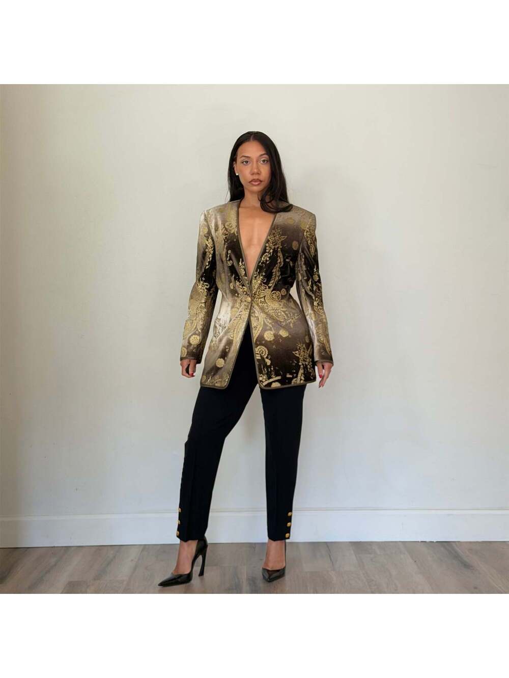 Escada - Picture 5 of 9